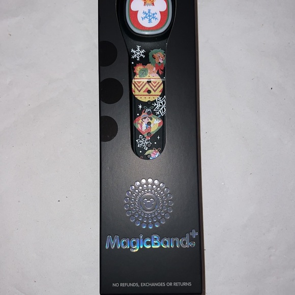 New!! 2023 Disney Holiday Classic Mickey and Friends MagicBand+ - Picture 6 of 11